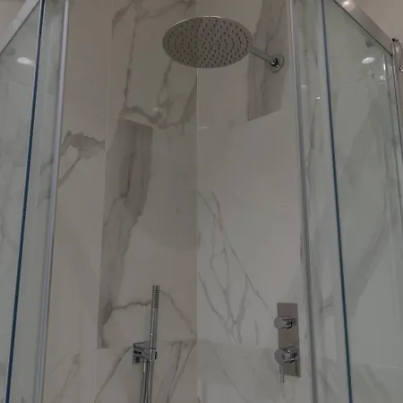 Apartment Prestige Via Roma By Wonderful Italy