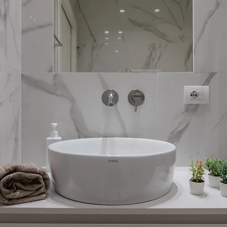 Apartment Prestige Via Roma By Wonderful Italy